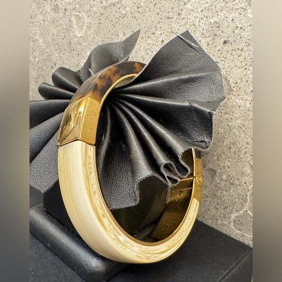 Michael Kors Tortoise Shell  Bangle Bracelet - Picture 1 of 5